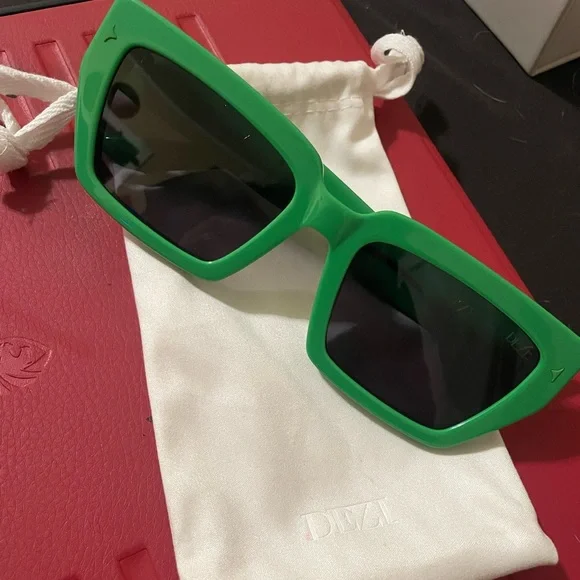 DEZI | Accessories | Dezi Switch Sunglasses In Green And  display picture 1
